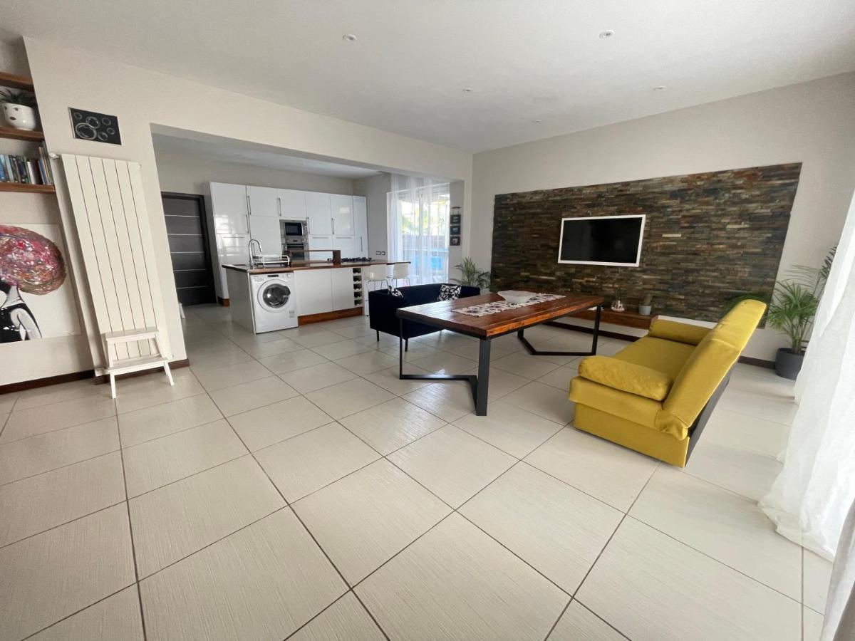 Pool And Garden House Naples